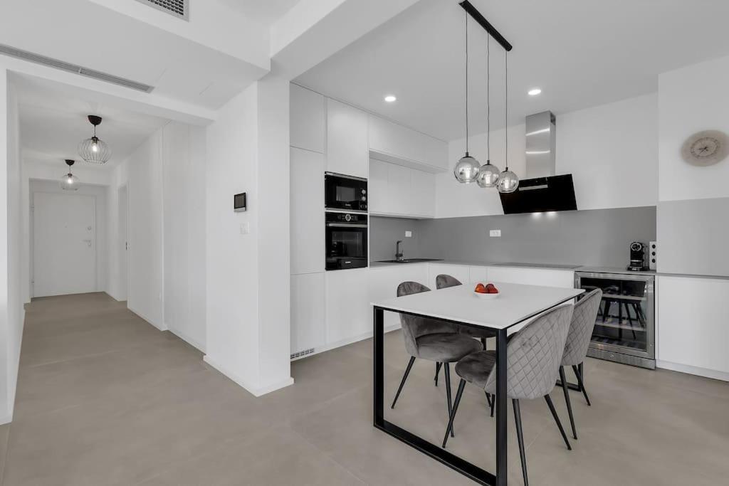 Apartman Delux With Private Pool - Makarska Exklusiv Tučepi Dış mekan fotoğraf