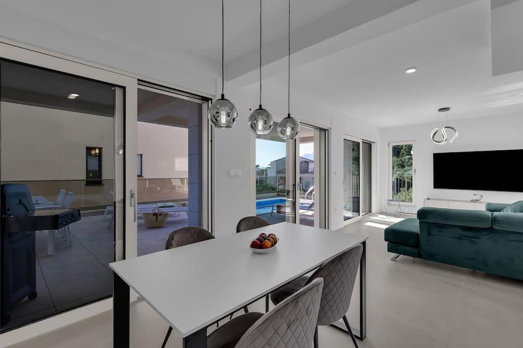 Apartman Delux With Private Pool - Makarska Exklusiv Tučepi Dış mekan fotoğraf
